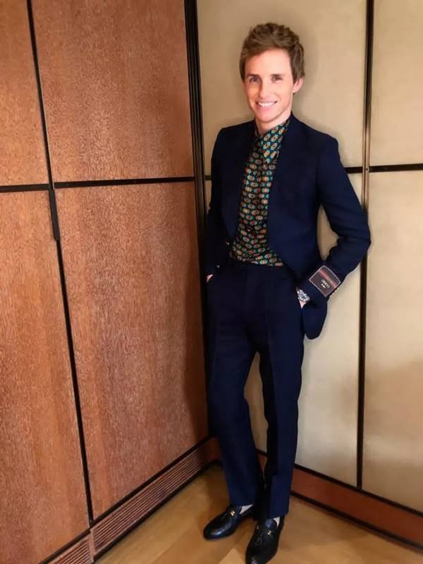 Eddie Redmayne, de Gucci, para o SAG Awards 2021