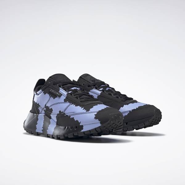 Tênis da collab Call Mom, entre a Reebok e a Collina Strada