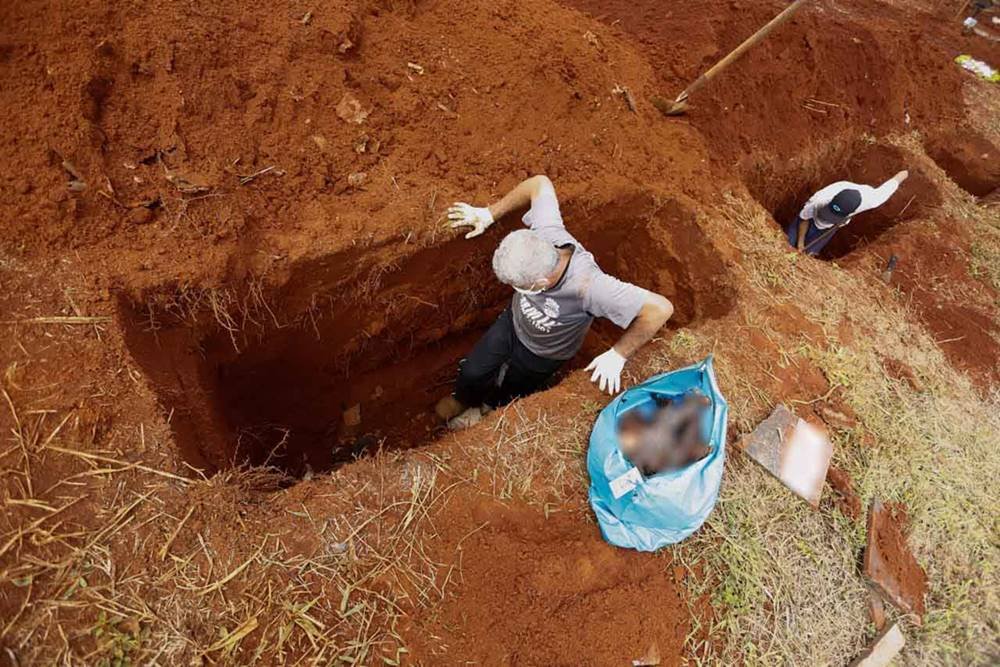Exumação em cemitério de Goiânia