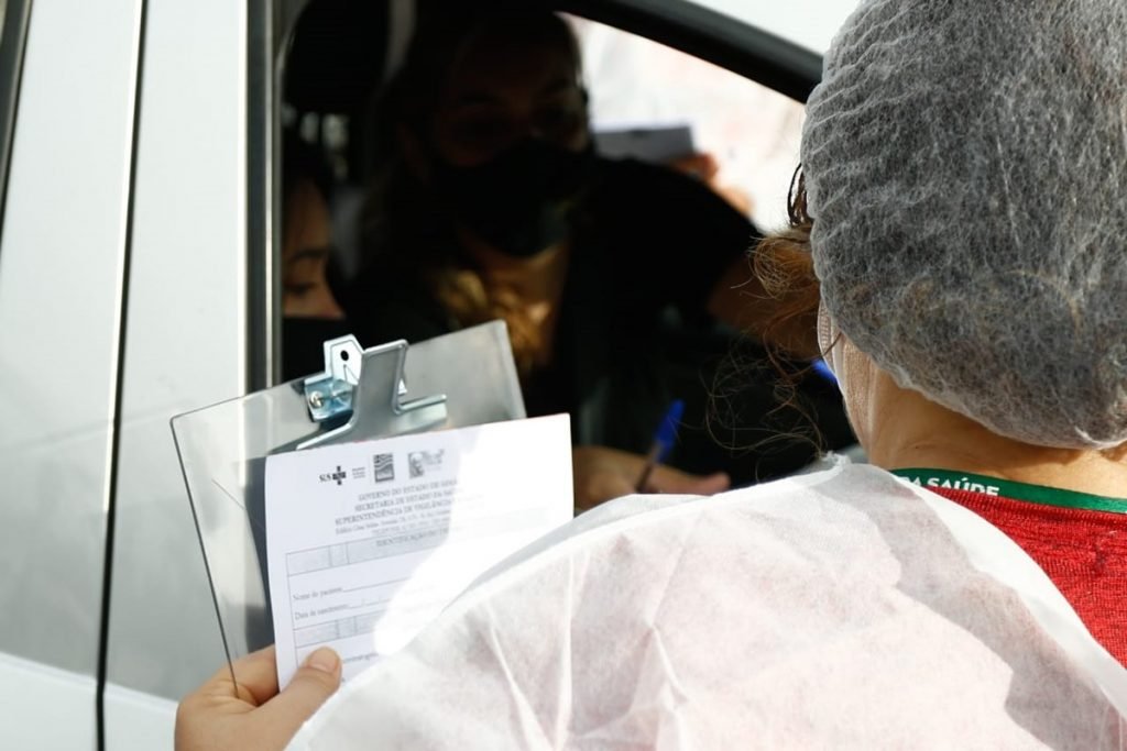 Crianças e adolescentes são testados para CoViD-19 em ação organizada pelo Governo de Goiás