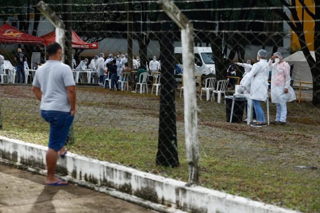 Crianças e adolescentes são testados para CoViD-19 em ação organizada pelo Governo de Goiás