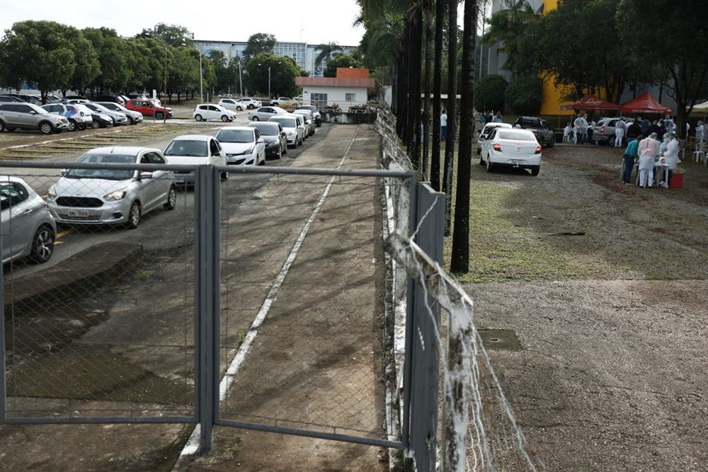 Crianças e adolescentes são testados para CoViD-19 em ação organizada pelo Governo de Goiás