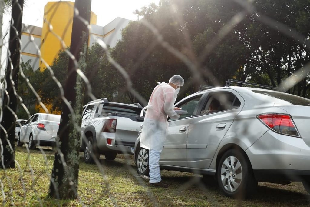 Crianças e adolescentes são testados para CoViD-19 em ação organizada pelo Governo de Goiás