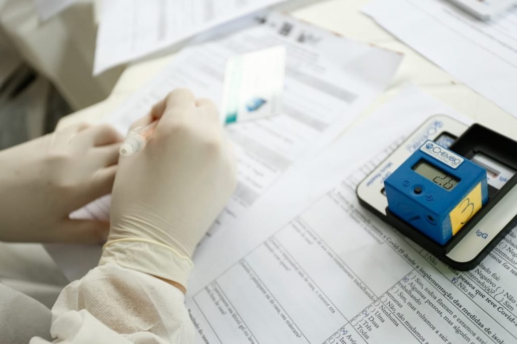 Crianças e adolescentes são testados para CoViD-19 em ação organizada pelo Governo de Goiás