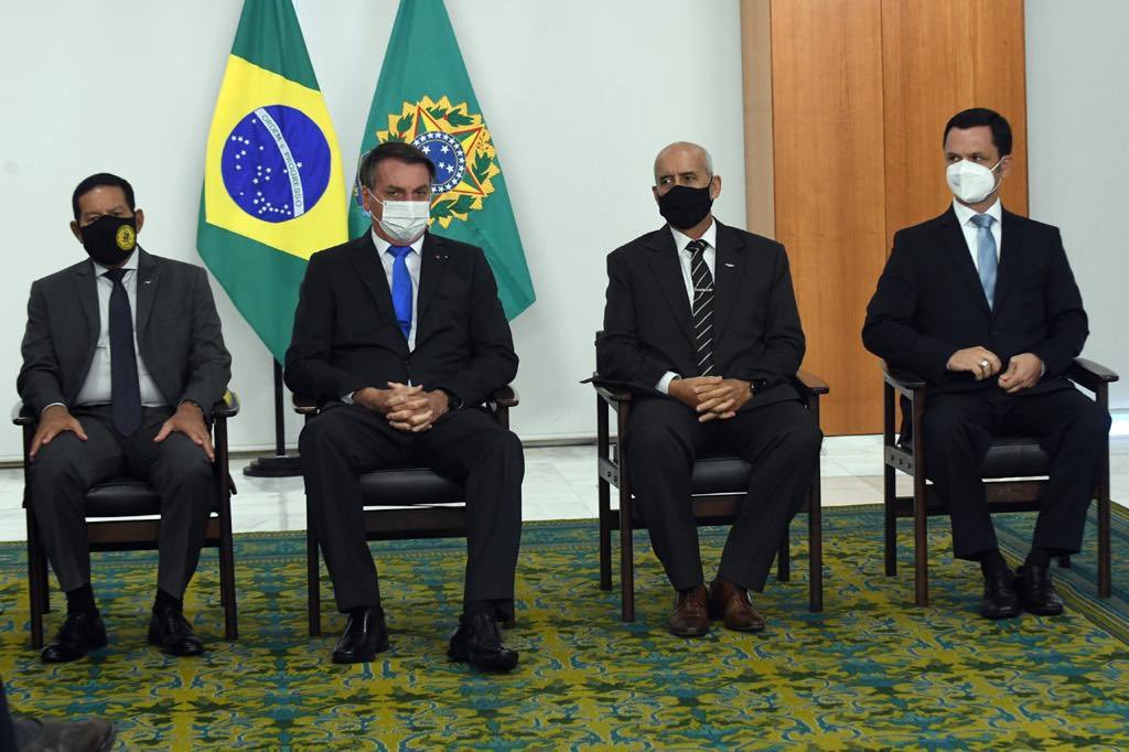 Bolsonaro Dá Posse A Seis Ministros Em Cerimônia Restrita No Planalto ...