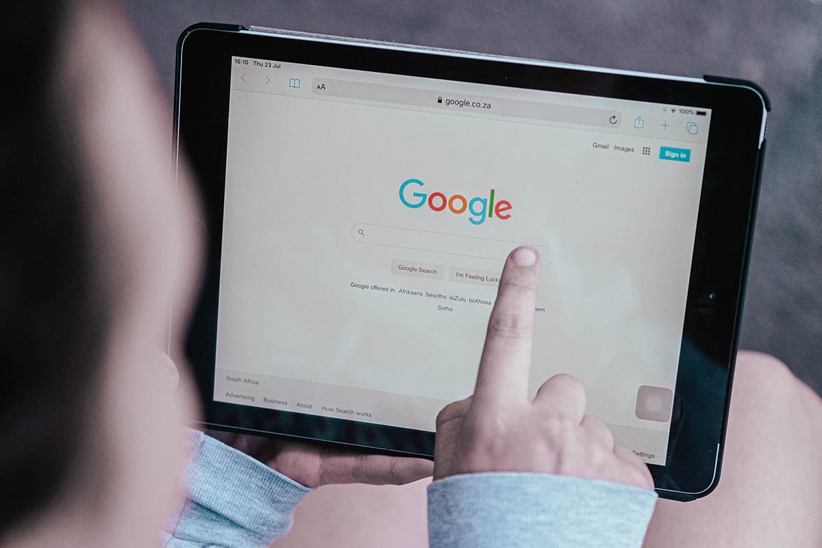 Google suspende monetização de sites russos em suas plataformas