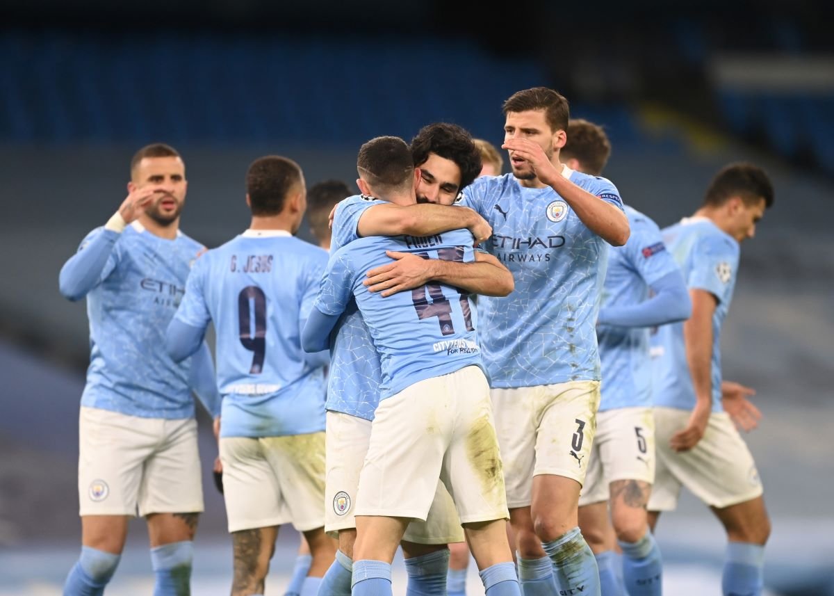 O que acontece com as vagas na Champions se Manchester City e Liverpool  forem campeões?