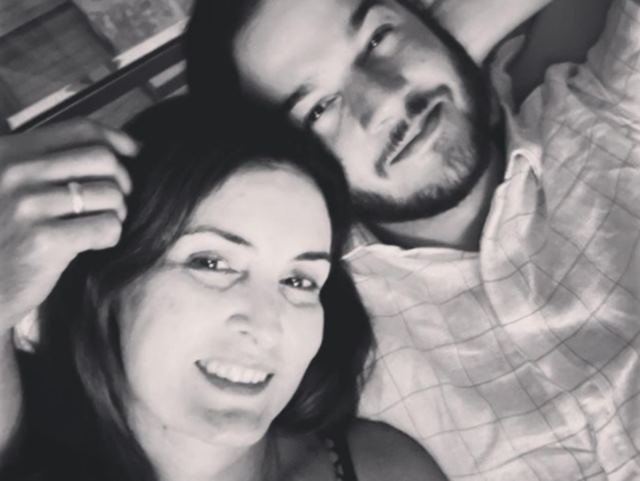 Fátima Bernardes e Túlio deitados juntos