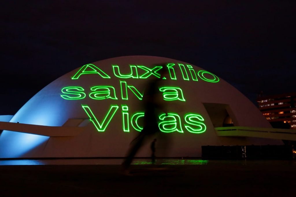 Projeção Museu Niemeyer
