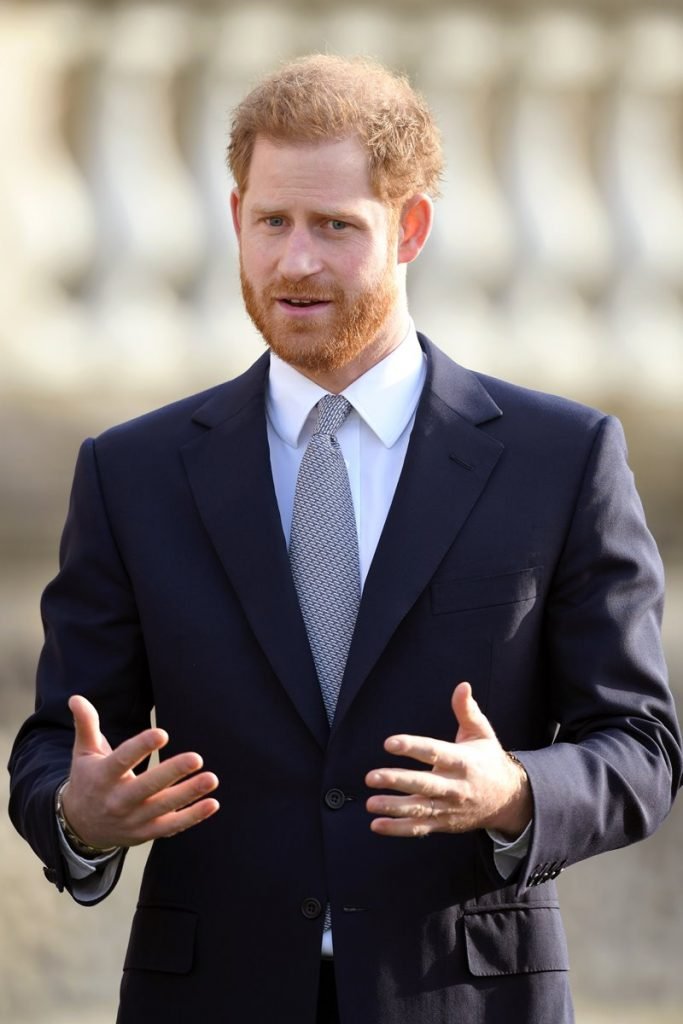 Harry decide adiar retorno para Meghan após conversas com a família