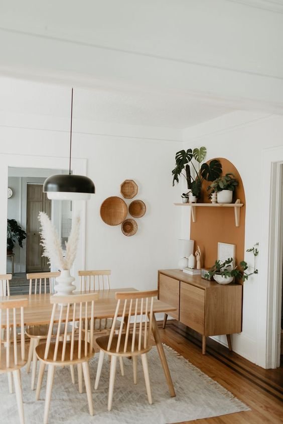 Sala com detalhe marrom
