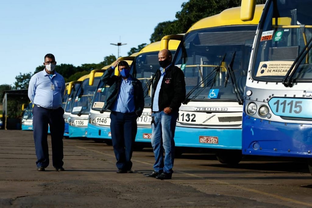 motoristas de ônibus em goiânia decidem paralisar atividades e reivindicam por vacinação da categoria