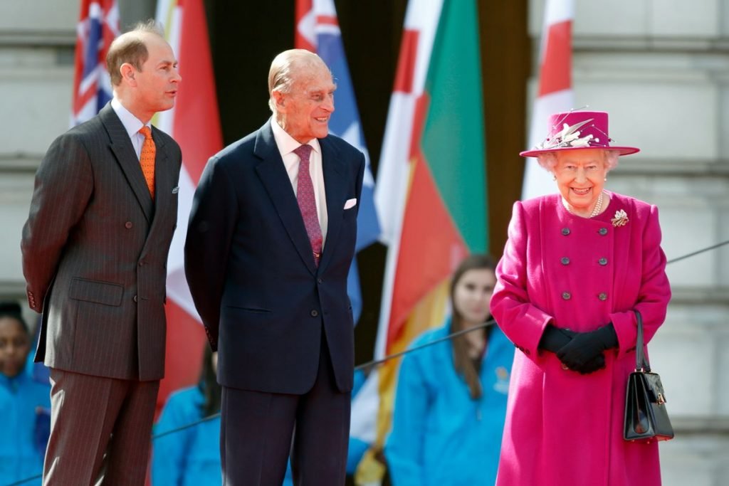 Príncipe Edward com os pais, Philip e Elizabeth