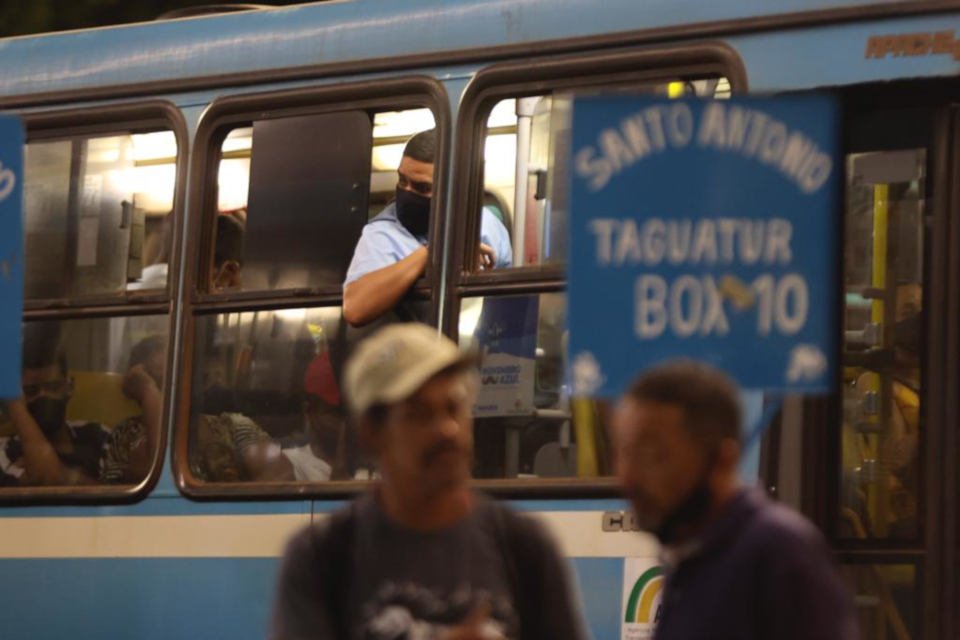 aglomeração ônibus