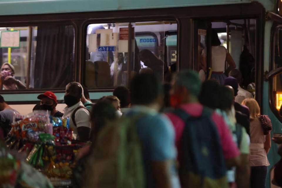 aglomeração ônibus