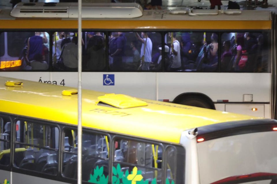 aglomeração ônibus