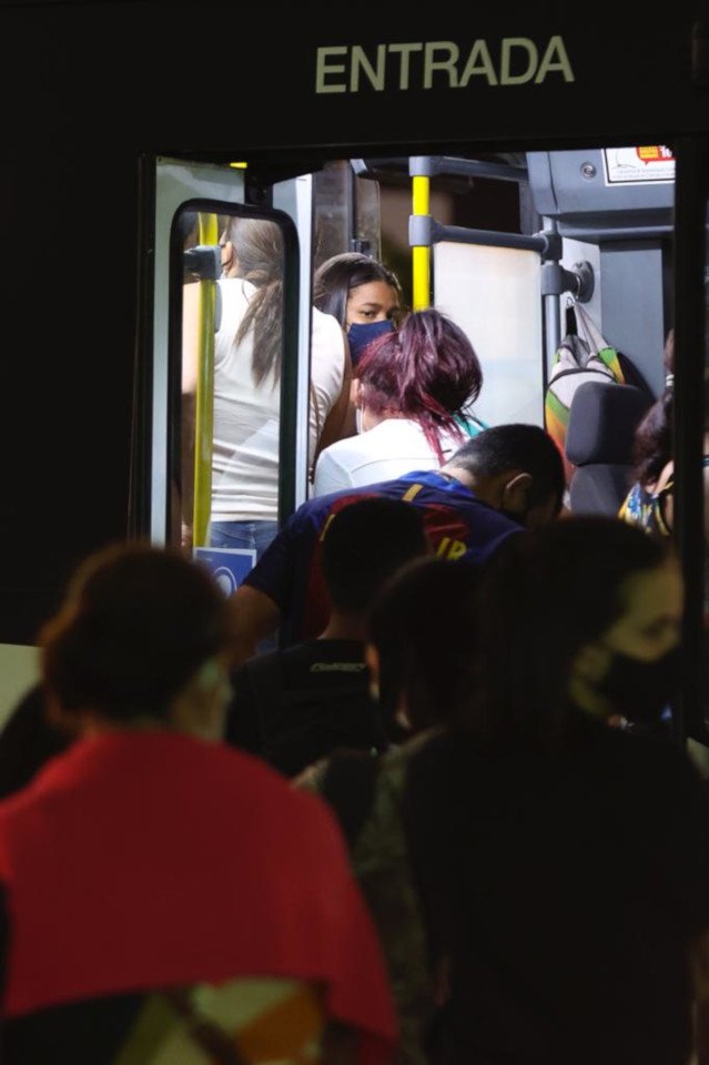 aglomeração ônibus