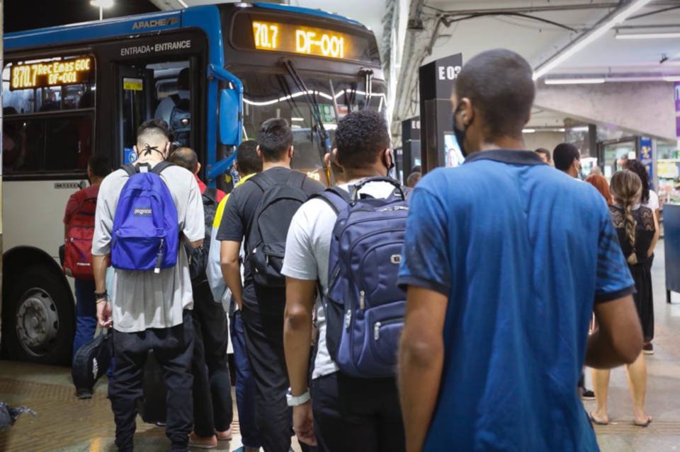 aglomeração ônibus