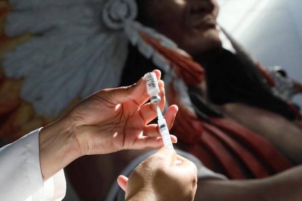 Campanha de vacinação na quadra do Cacique de Ramos
