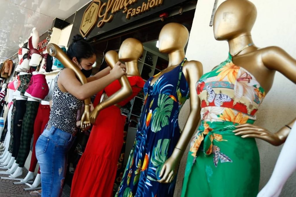 Região comercial da Rua 44, em Goiânia, segue em funcionamento