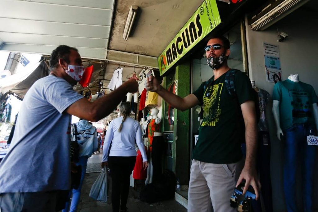 Região comercial da Rua 44, em Goiânia, segue em funcionamento