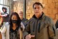 Bolsonaro visita venezuelanas em São Sebastião