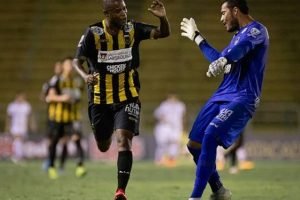 Jogador e goleiro do Volta Redonda