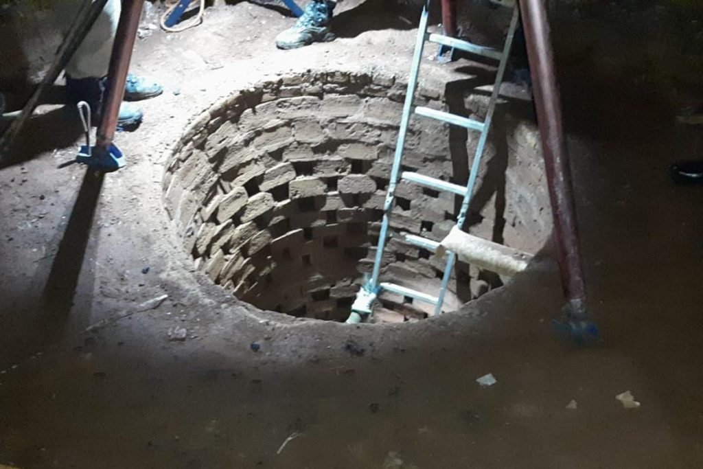 fossa onde corpo de pedreiro foi encontrado em goiás, após ser vítima de latrocínio cometido por colega de trabalho