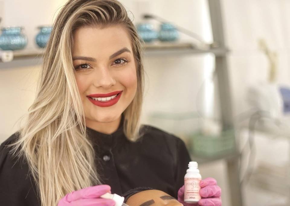 Blogueira é presa por falsificar cosméticos