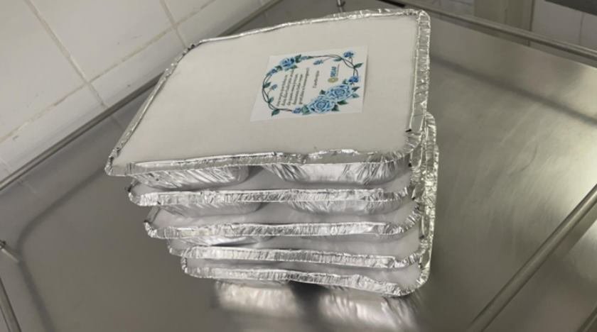 Mensagens positivas colocadas em marmitas de hospitais