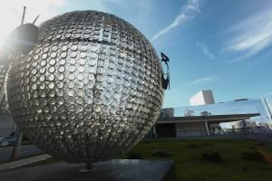 centro cultural casa de vidro, em goiânia, goiás