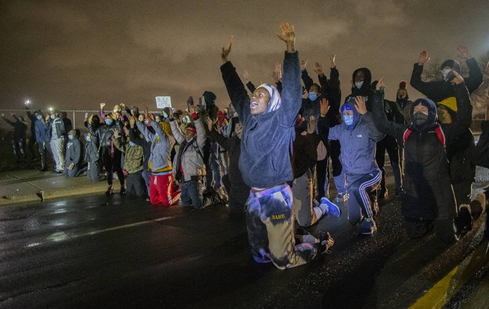 Protestos por morte de jovem negro nos EUA