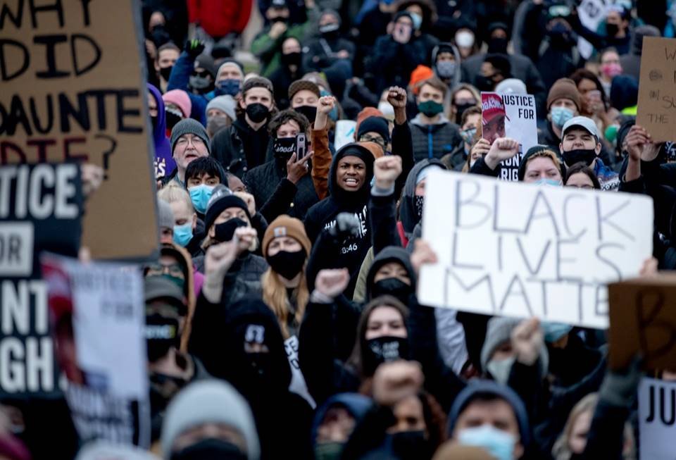 Protestos por morte de jovem negro nos EUA