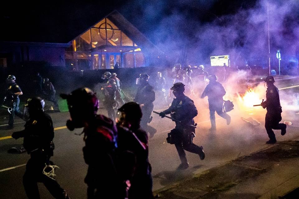 Protestos por morte de jovem negro nos EUA