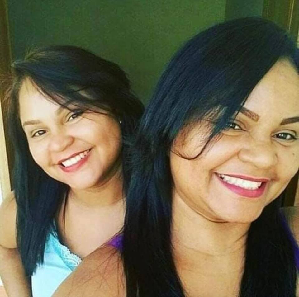 Jogadoras de volêi gêmeas morrem de Covid