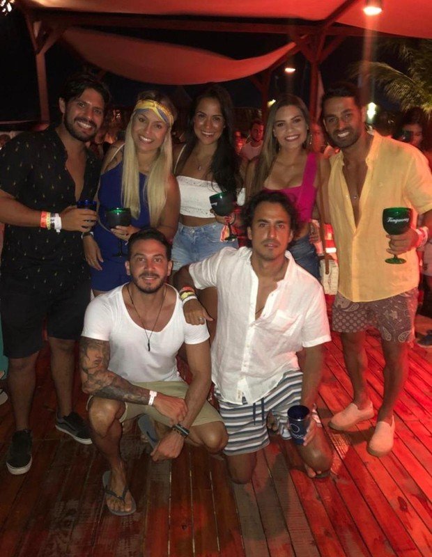 Affair de juliette e sarah na mesma festa de reveillón, em 2019