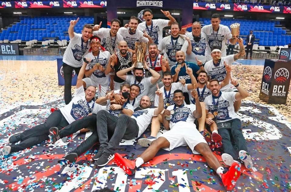 Campeões mundiais no basquete e futebol: Fla se iguala a Real e