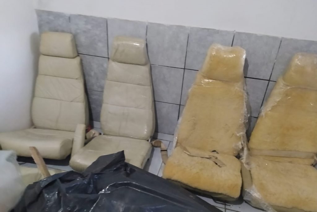 Equipamentos de aeronaves de quadrilha que é investigada por fazer tráfico de drogas em aviões a partir de Goiás