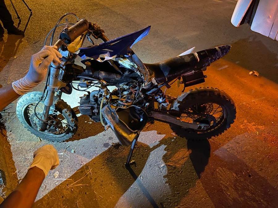 goias criança que pilotava minimoto é atropelada por onibus e tem o braço amputado