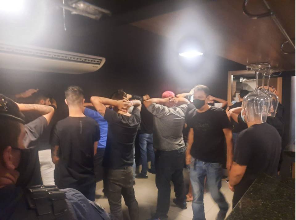 Festa clandestina no Pistão Sul