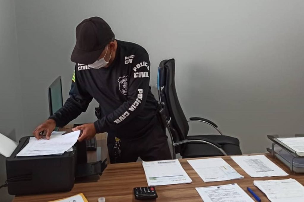 polícia cumpre mandados contra suspeitos de fura a fila da vacina em goiás