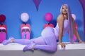 Cardi B na campanha da collab Summertime Fine, com a Reebok