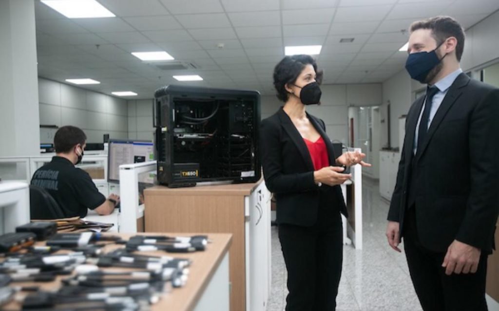 ICDF utiliza software para investigacao em aparelhos eletronicos