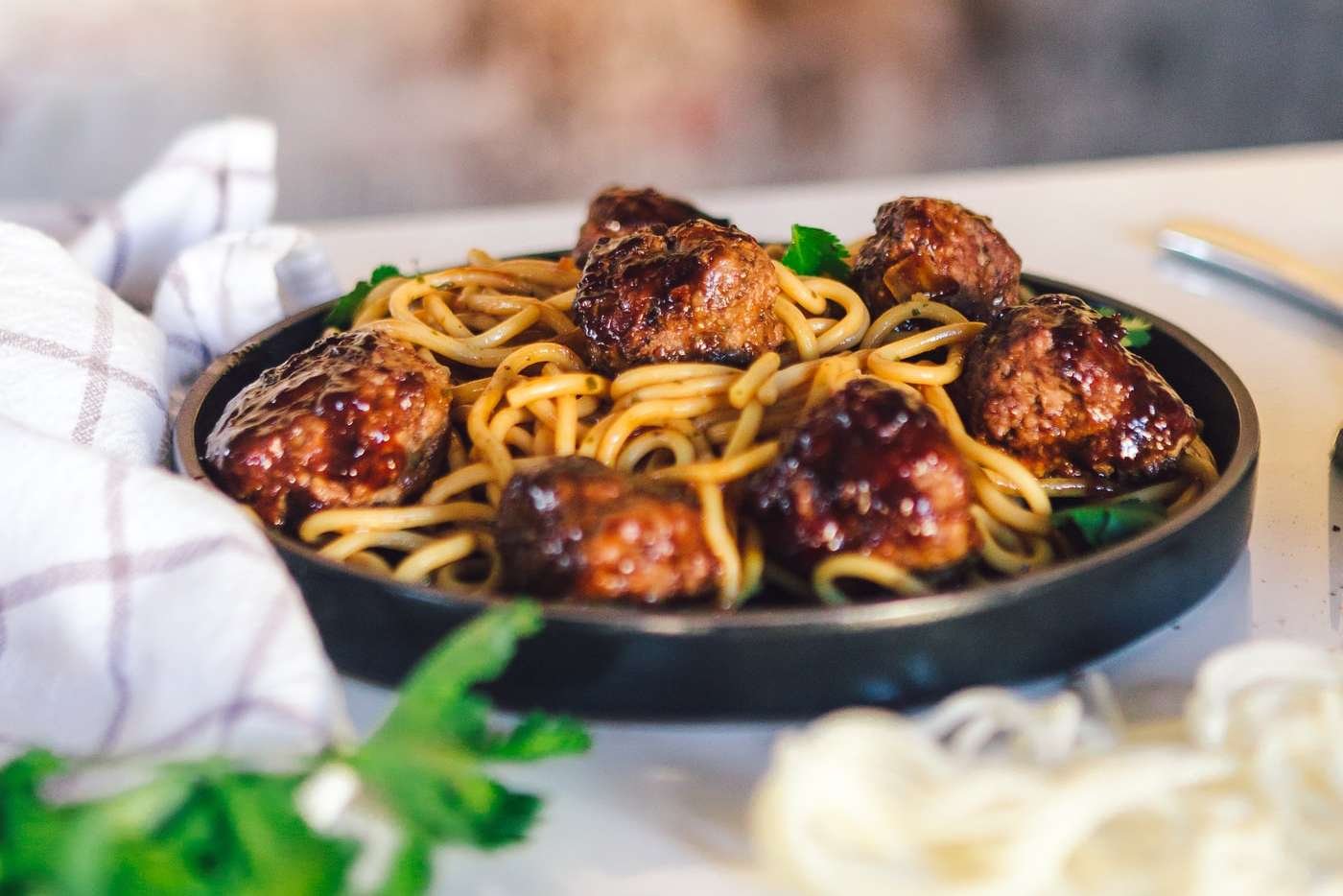 Práticas e deliciosas: faça almôndegas temperadas na air fryer