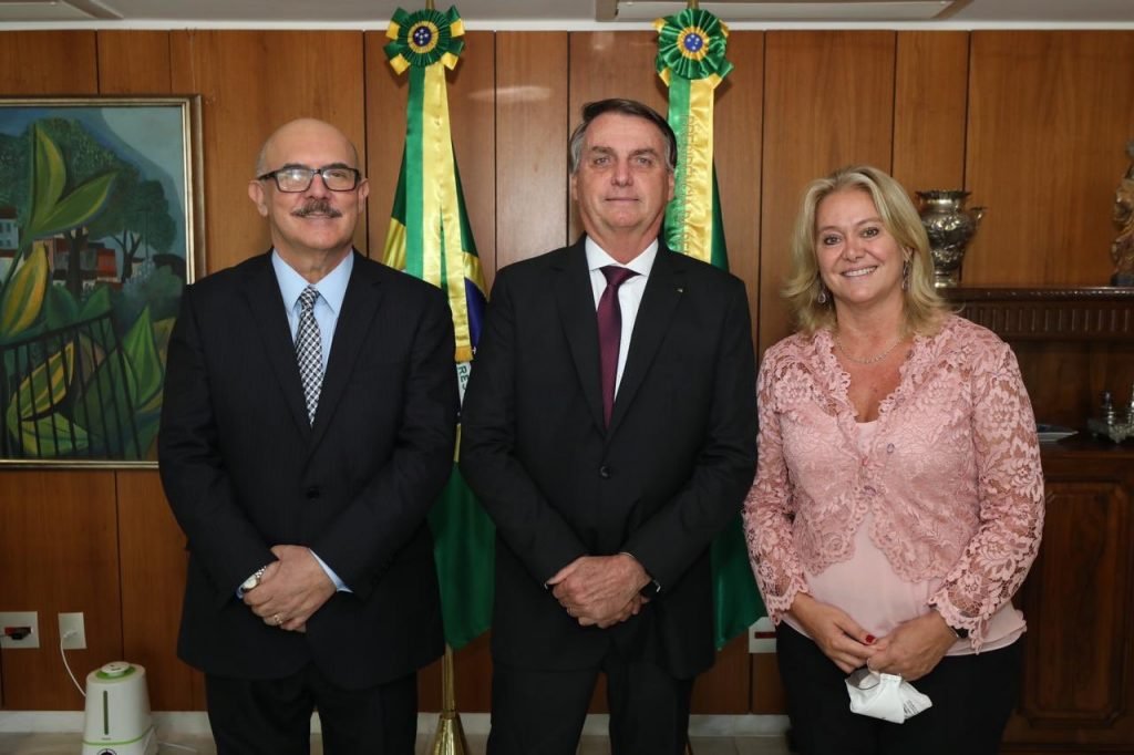 Ministro da Educação, Milton Ribeiro; o presidente da República, Jair Bolsonaro; e a presidente da Capes, Cláudia de Toledo