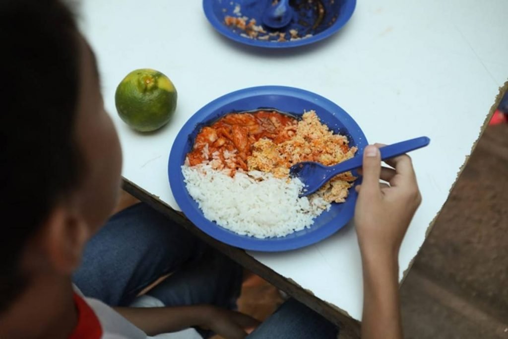 Atendimento a estudantes com restrições alimentares