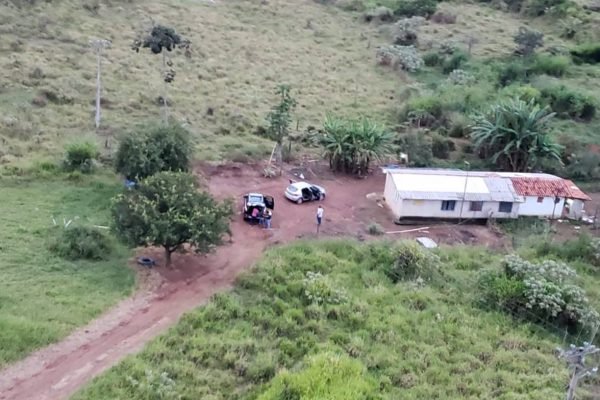 Local onde mulher foi estuprada na frente dos filhos