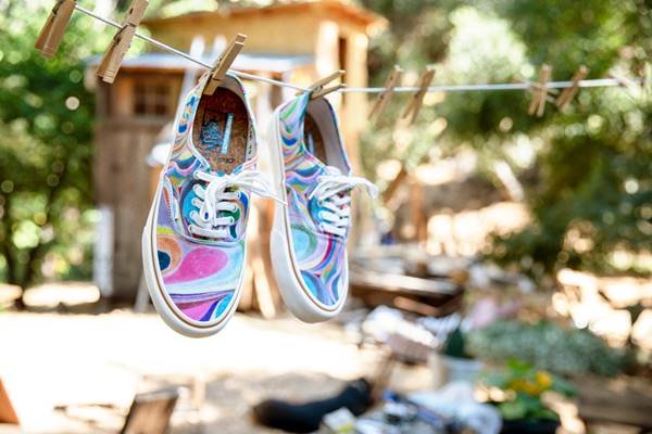 Tênis da collab de Chris Johanson com a Vans