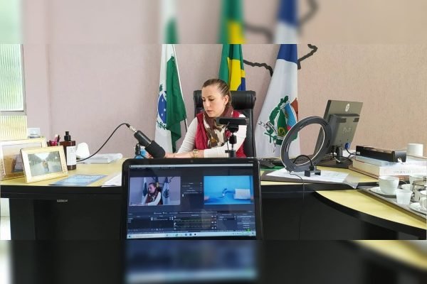 Prefeita denuncia fura-filas da vacinação em clínicas de Curitiba