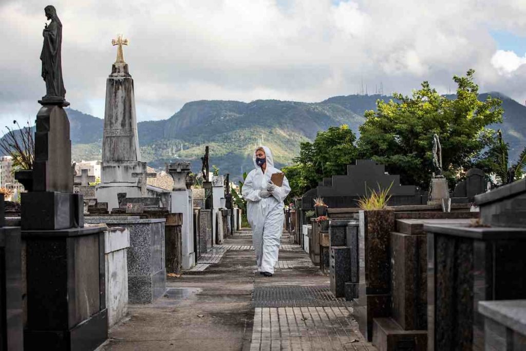 Adriana Barbosa da Silva, acolhedora do Crematório e Cemitério da Penitência no Caju, no Rio